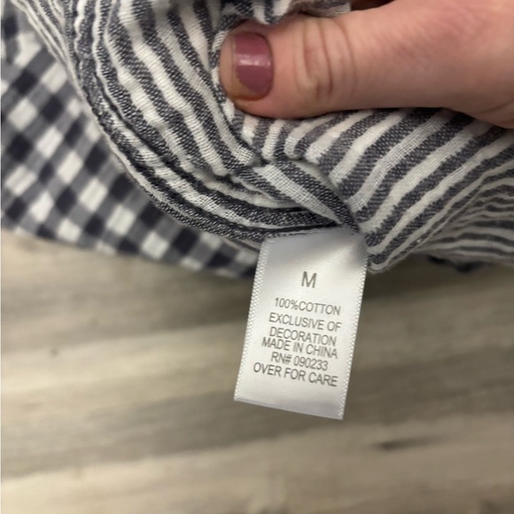 44MM Gray and White button down with pearl snap buttons - Picture 5 of 7